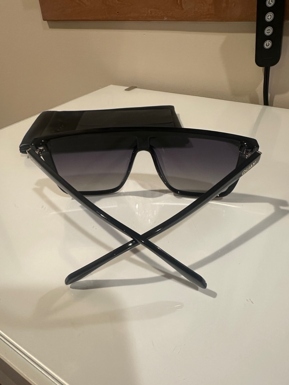 Quay Australia Oversized Shield Sunglasses in Black - Picture 2 of 4